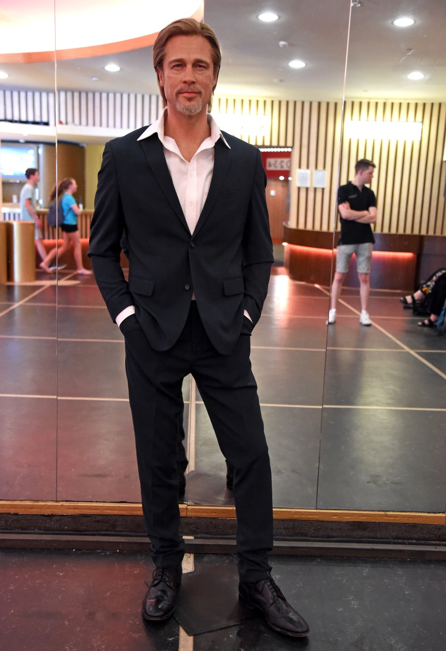 Μπραντ Πιτ: Κέρινο ομοίωμα του ηθοποιού «χαιρετά» τους θεατές που πήγαν στην πρεμιέρα του «Bullet train»