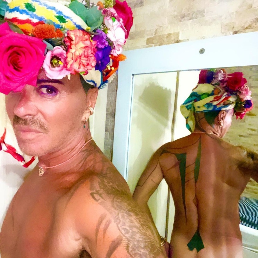 Λάκης Γαβαλάς: Έγινε 70 και το γιόρτασε στην Πάρο