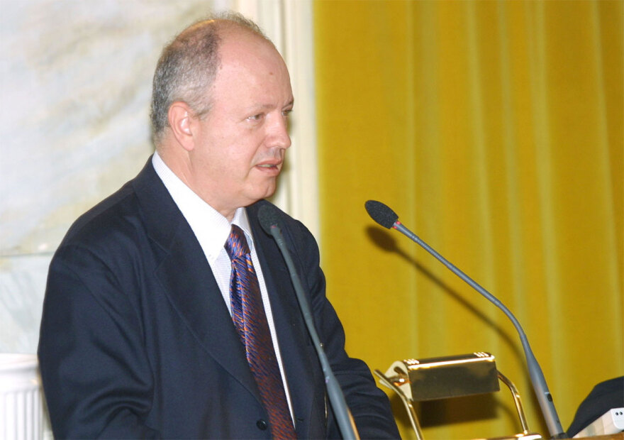 Ο Σταύρος Ψυχάρης, ο Λαμπράκης κι… ένα πουκάμισο αδειανό