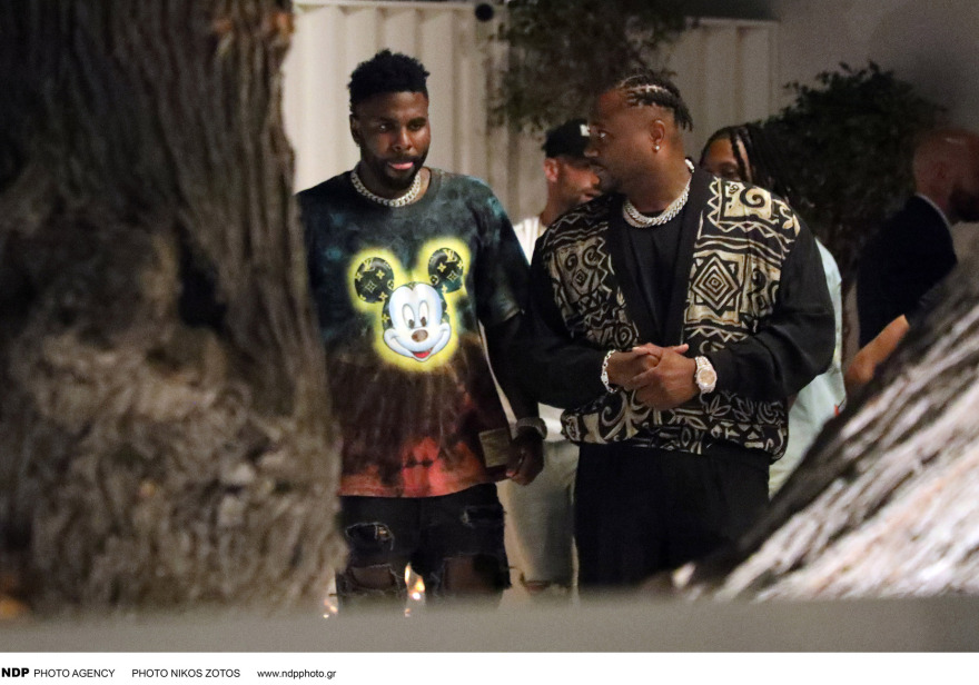 Ο Τζέισον Ντερούλο σε βραδινή του έξοδο στη Μύκονο