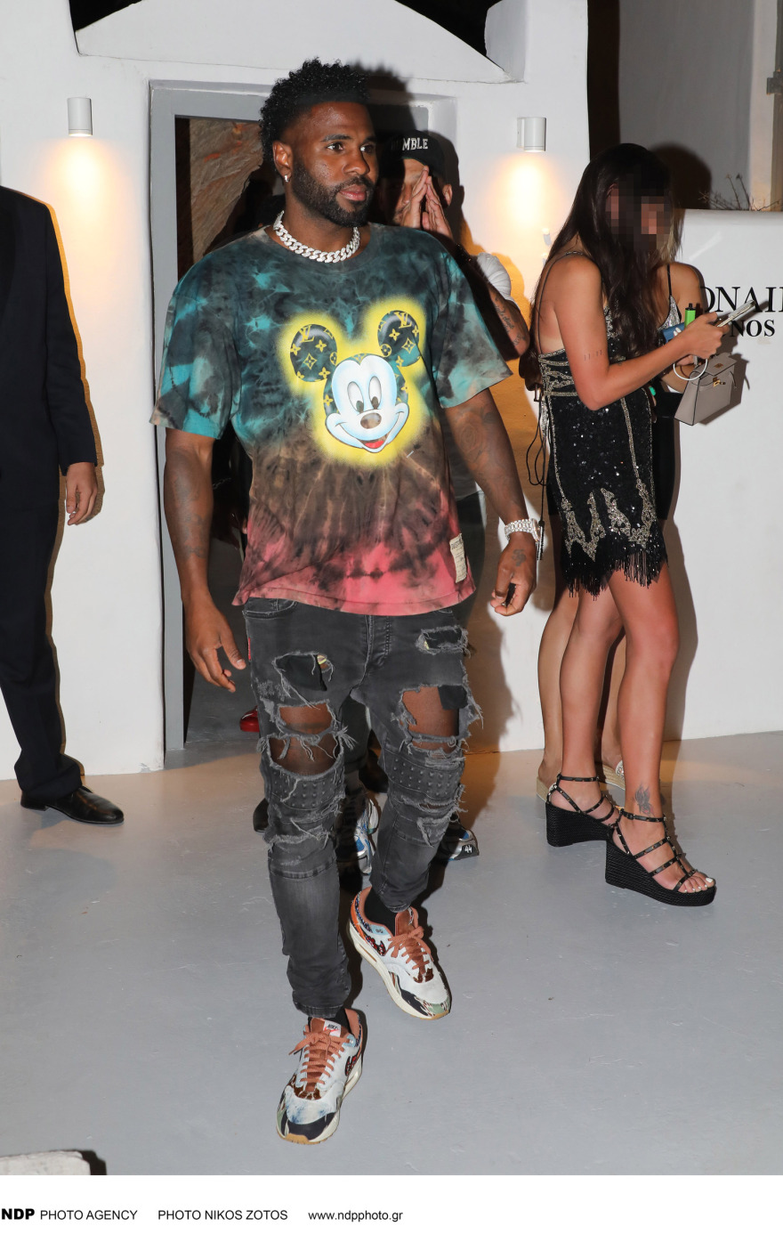 Ο Τζέισον Ντερούλο σε βραδινή του έξοδο στη Μύκονο