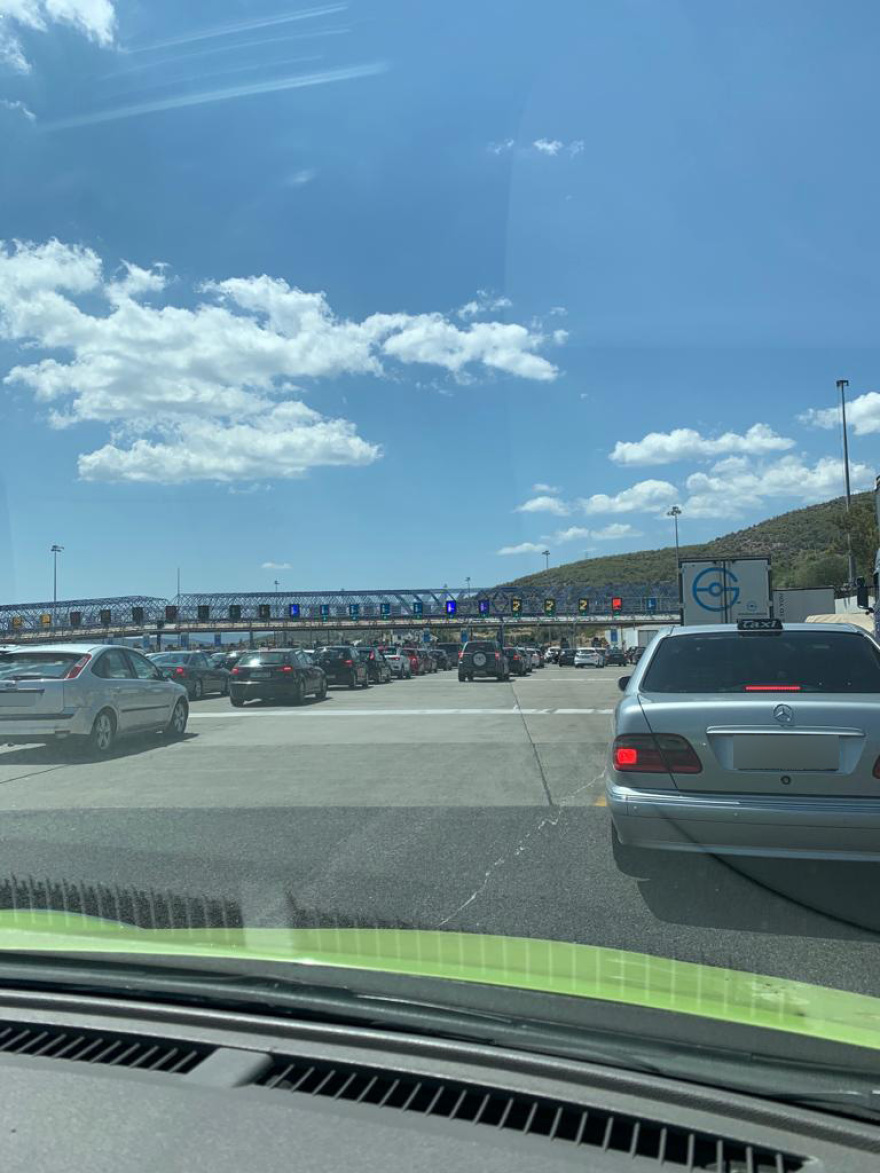 H μεγάλη έξοδος των εκδρομέων του Αυγούστου - Ουρές στα διόδια Ελευσίνας