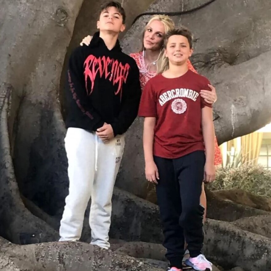 Μπρίτνεϊ Σπίαρς: Ο νυν και ο πρώην σύζυγός της «σφάζονται» για τις γυμνές φωτογραφίες της 