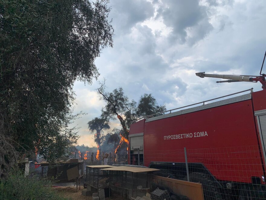 Σε ύφεση η πυρκαγιά στη Λευκίμμη Κέρκυρας