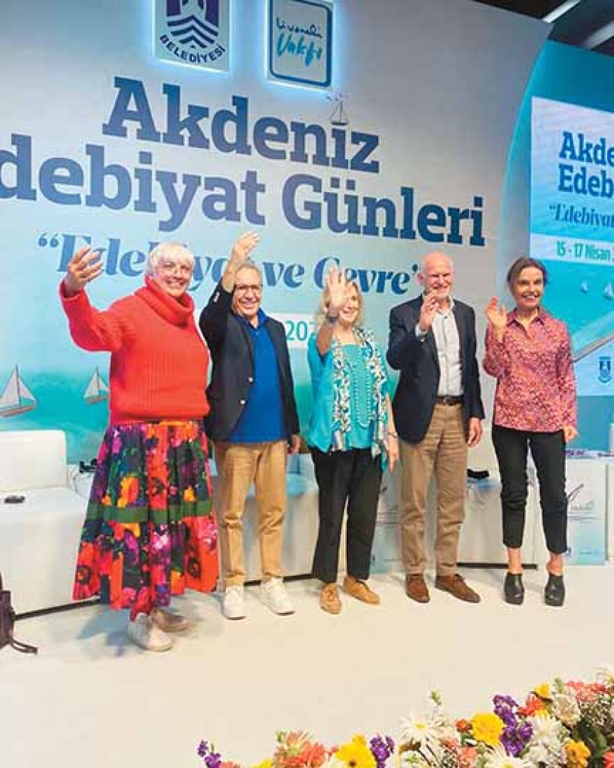 Σοσιαλιστική Διεθνής: Ο νέος είναι ωραίος, αλλά ο Γιώργος είναι αλλού...