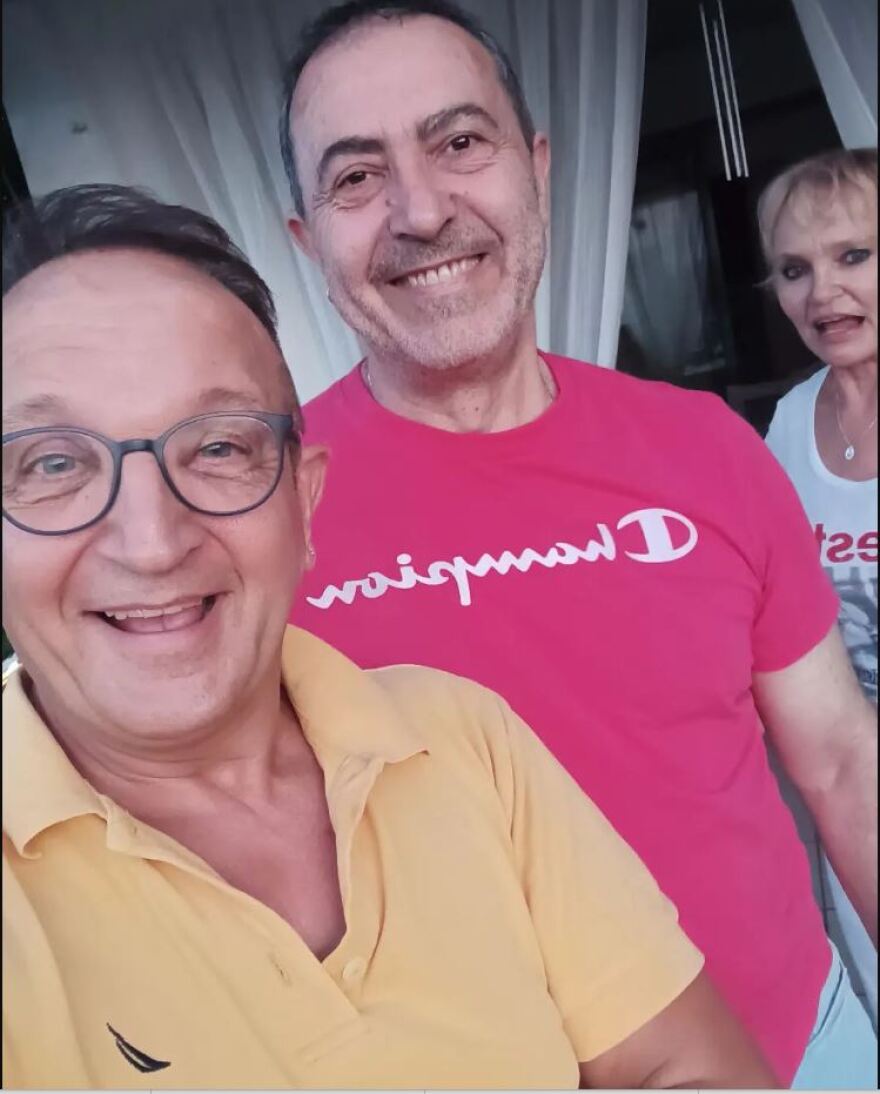 Σπύρος Μπιμπίλας: Οι πρώτες φωτογραφίες μετά τη μεταμόσχευση μαλλιών