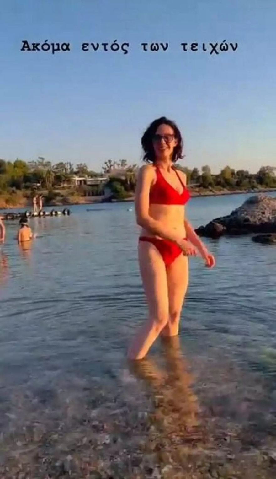 Μαριλίτα Λαμπροπούλου: Η «Βασιλική» του «Σασμού» με κόκκινο μπικίνι