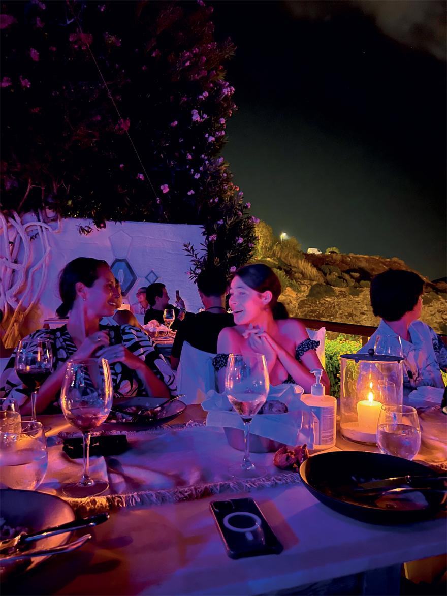 Κρίστι Τέρλινγκτον: Δείπνο με το supermodel στην Αθηναϊκή Ριβιέρα