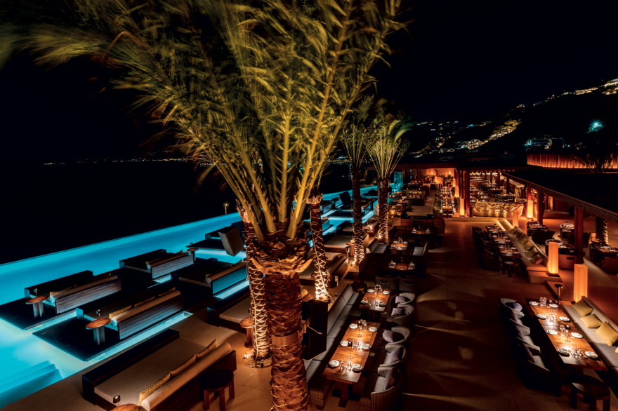 Zuma Lifestyle Μykonos: Σούσι & κοκτέιλ με θέα στη Δήλο