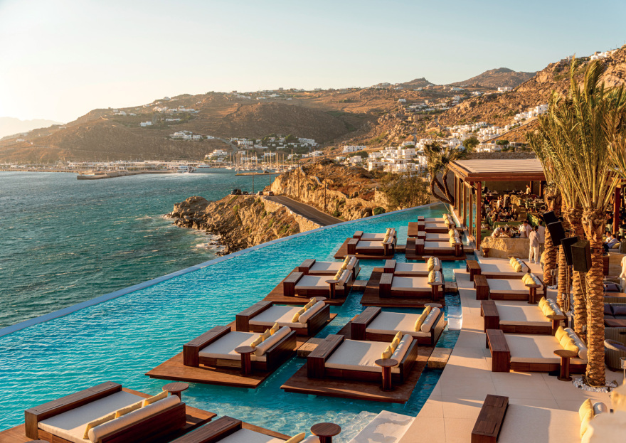 Zuma Lifestyle Μykonos: Σούσι & κοκτέιλ με θέα στη Δήλο