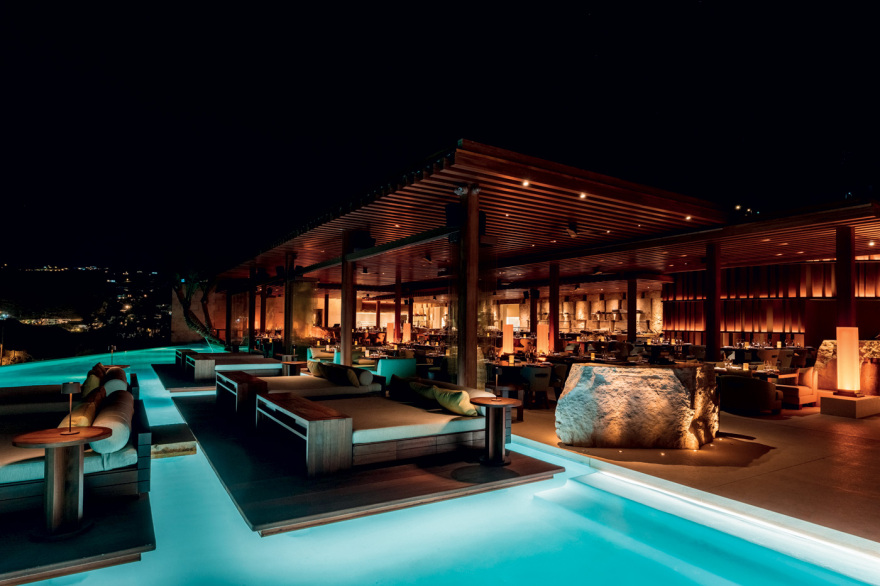 Zuma Lifestyle Μykonos: Σούσι & κοκτέιλ με θέα στη Δήλο