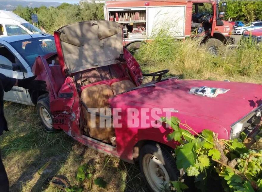 Αχαΐα: «Δίπλωσε» αυτοκίνητο από σφοδρή σύγκρουση, στο νοσοκομείο ηλικιωμένος οδηγός (φωτογραφίες)