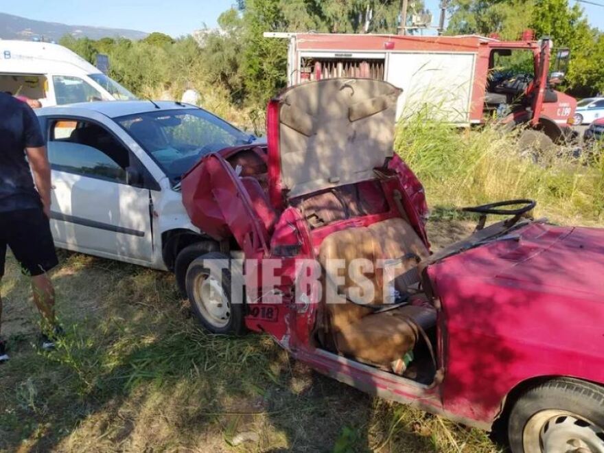 Αχαΐα: «Δίπλωσε» αυτοκίνητο από σφοδρή σύγκρουση, στο νοσοκομείο ηλικιωμένος οδηγός (φωτογραφίες)