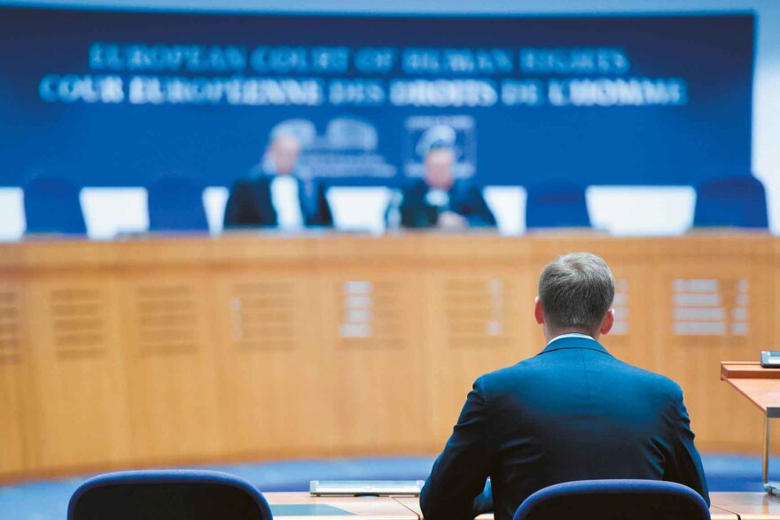 Σε συμβολαιογράφο, χωρίς δίκη η αναγνώριση της πατρότητας για παιδιά εκτός γάμου