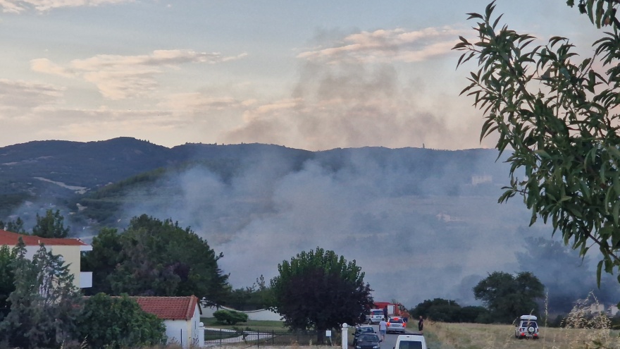 Οριοθετήθηκε η πυρκαγιά στο Ωραιόκαστρο Θεσσαλονίκης - Έρευνα για το πως προκλήθηκε
