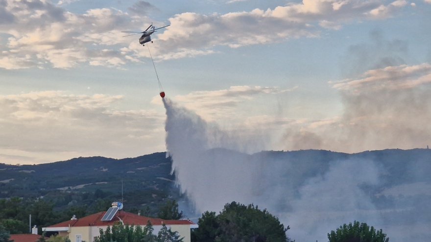 Οριοθετήθηκε η πυρκαγιά στο Ωραιόκαστρο Θεσσαλονίκης - Έρευνα για το πως προκλήθηκε