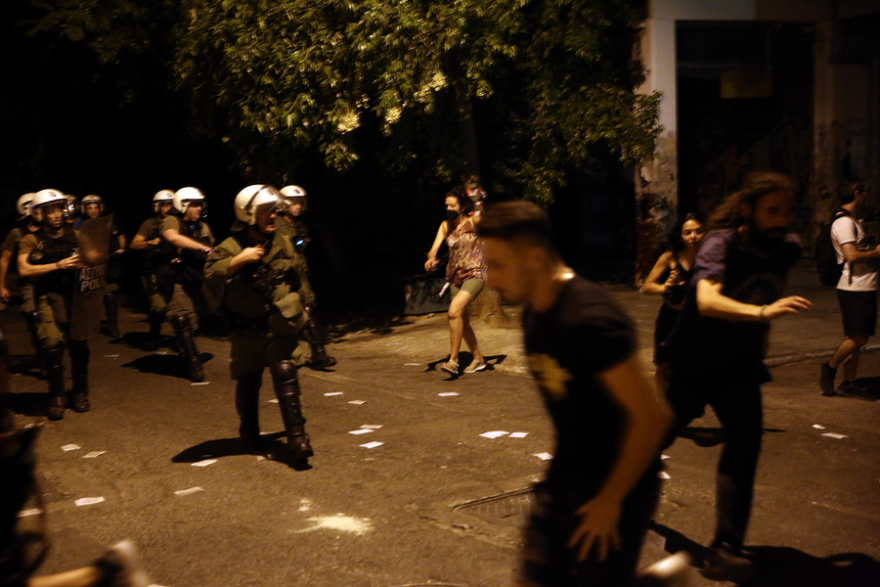 Εξάρχεια: Πορεία κατά της κατασκευής του μετρό στην πλατεία - Δείτε φωτογραφίες