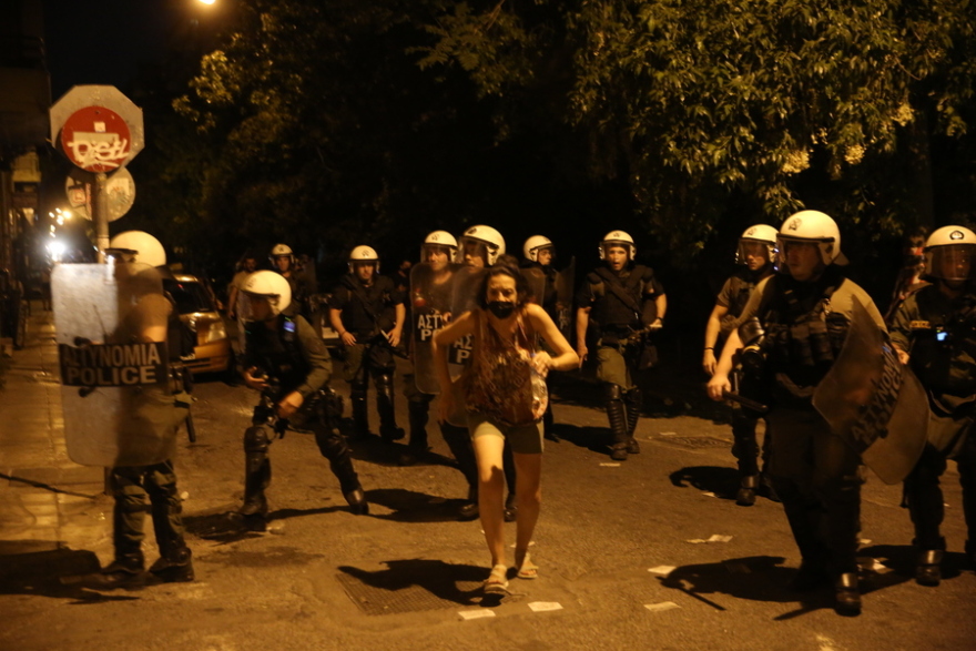 Εξάρχεια: Πορεία κατά της κατασκευής του μετρό στην πλατεία - Δείτε φωτογραφίες