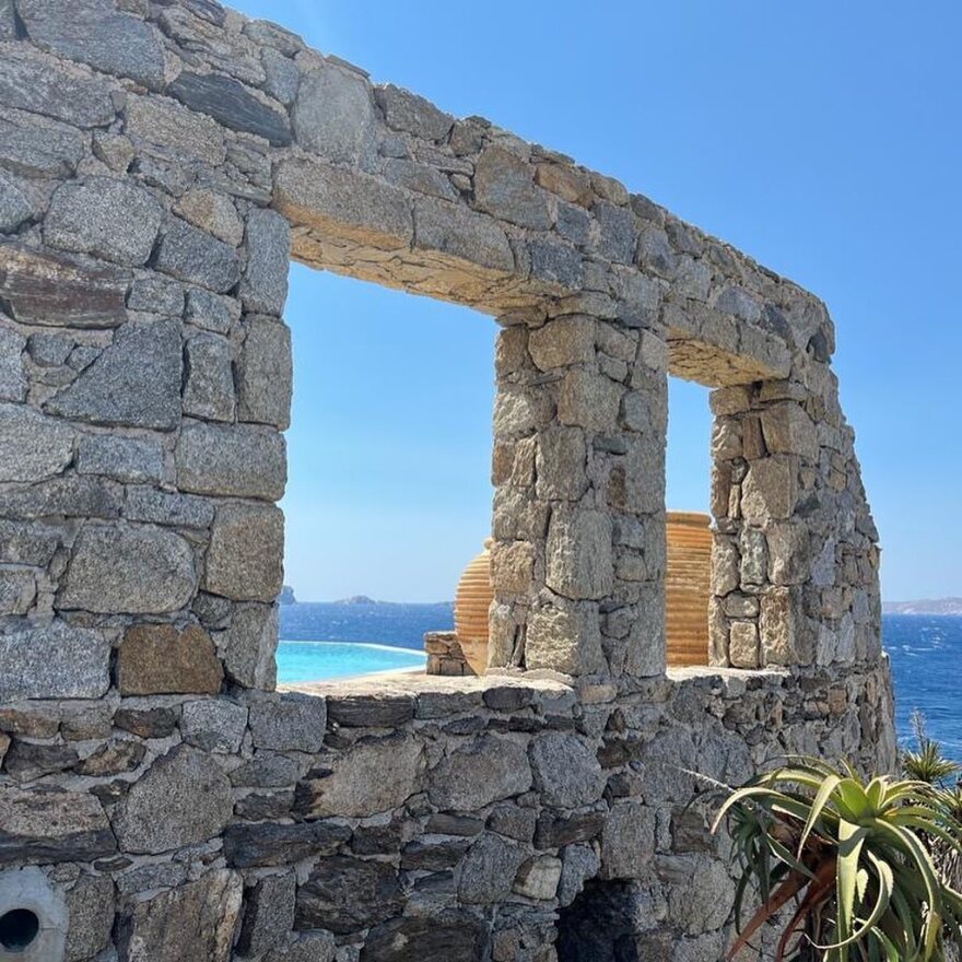 H Αλίσια Σίλβερστοουν κάνει διακοπές στην Ελλάδα