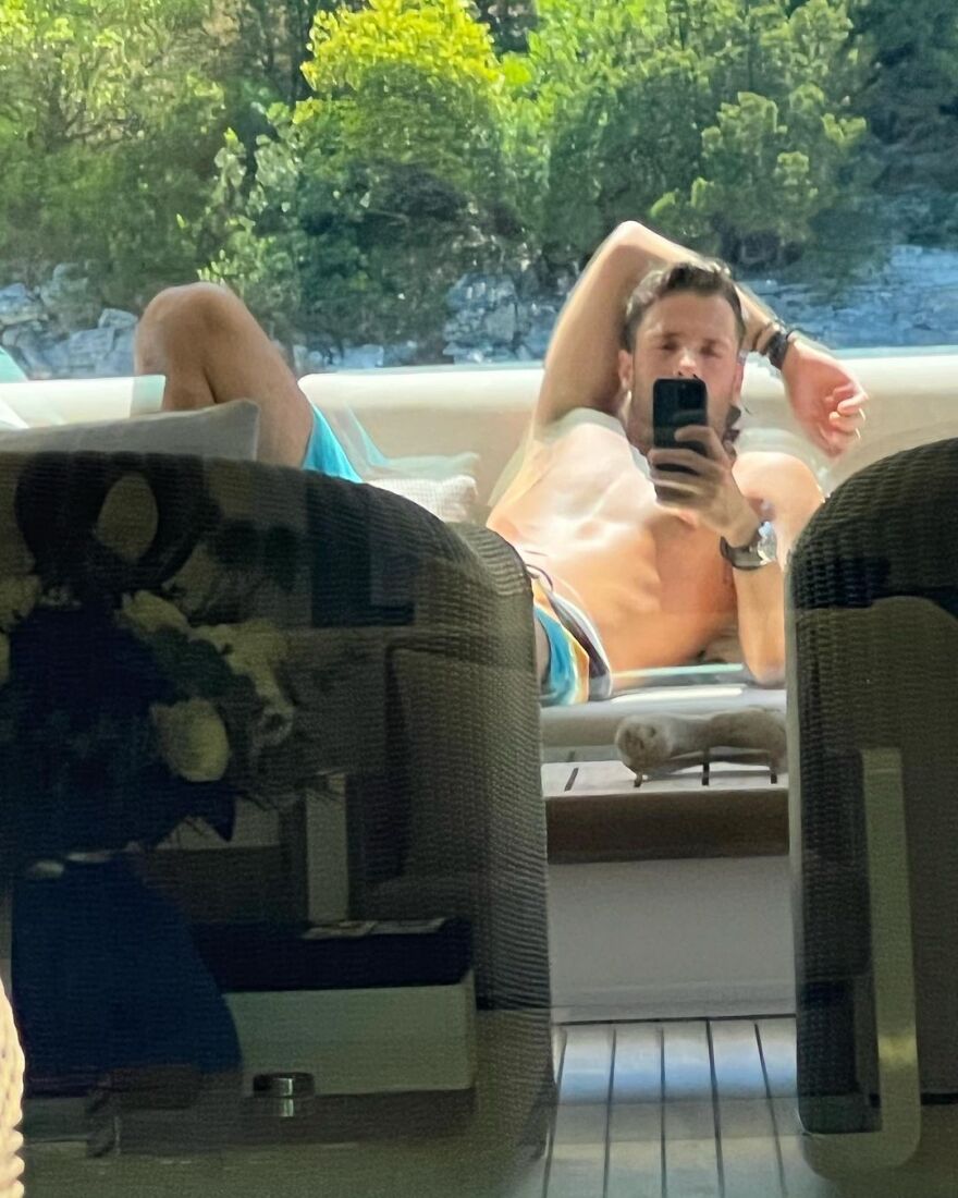 Κωνσταντίνος Αργυρός: Για «επτανησιακή ρομαντζάδα» ο τραγουδιστής - Δείτε φωτογραφίες