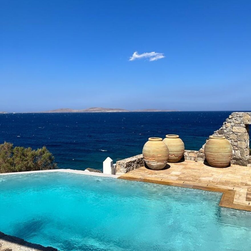 H Αλίσια Σίλβερστοουν κάνει διακοπές στην Ελλάδα