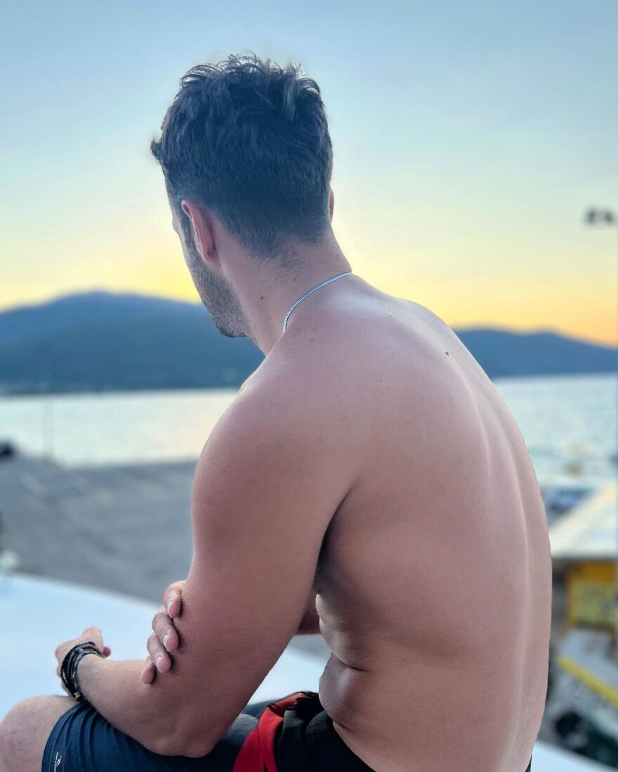 Κωνσταντίνος Αργυρός: Για «επτανησιακή ρομαντζάδα» ο τραγουδιστής - Δείτε φωτογραφίες