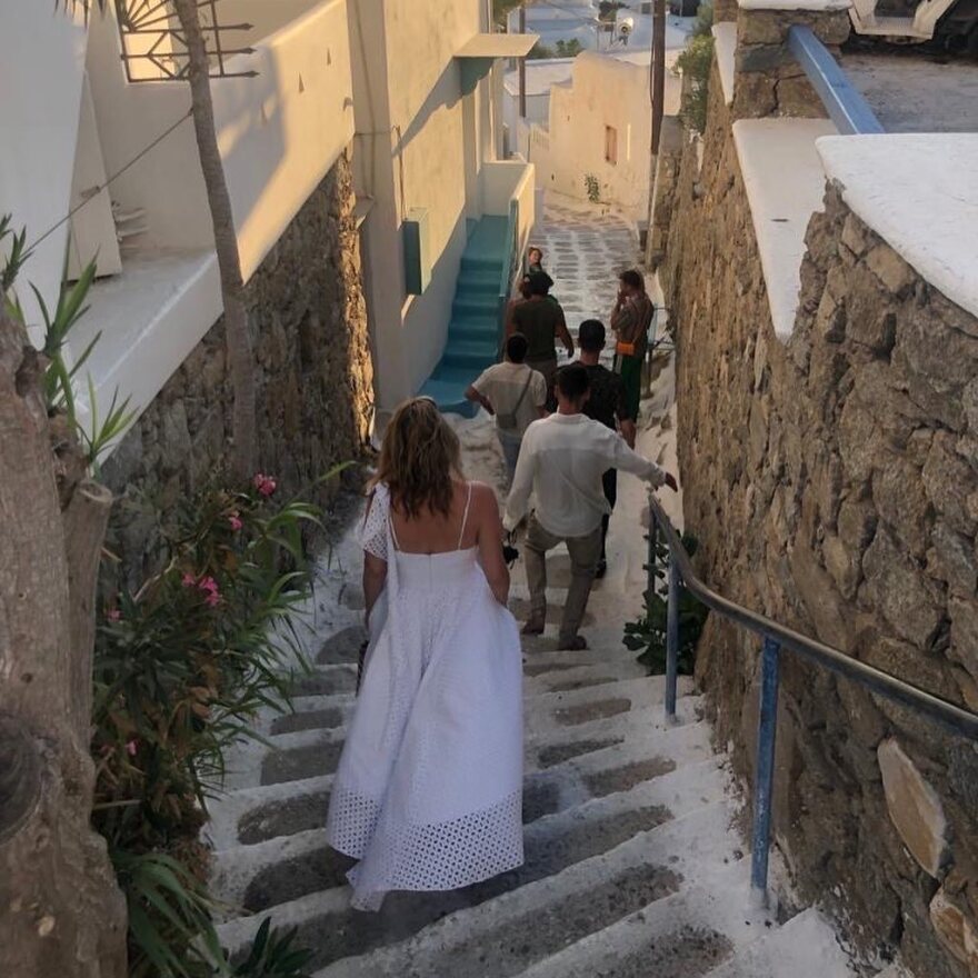 H Αλίσια Σίλβερστοουν κάνει διακοπές στην Ελλάδα