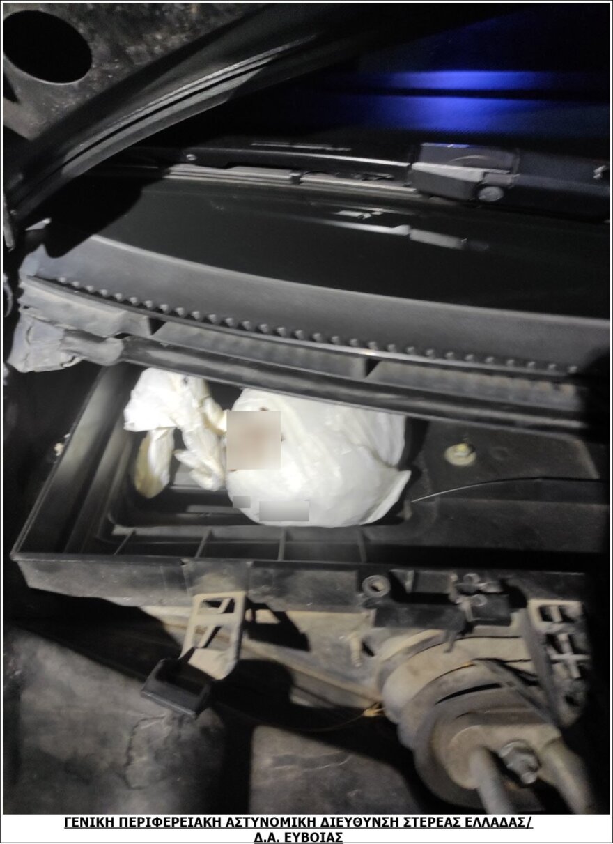 Στον κινητήρα του αυτοκινήτου του έκρυβε κάνναβη