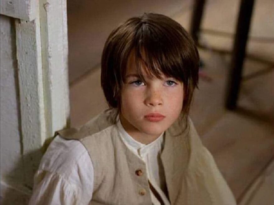 The Sandman - Τομ Στάριτζ: Ποιος είναι ο πρωταγωνιστής της σειράς που σαρώνει στο Netflix