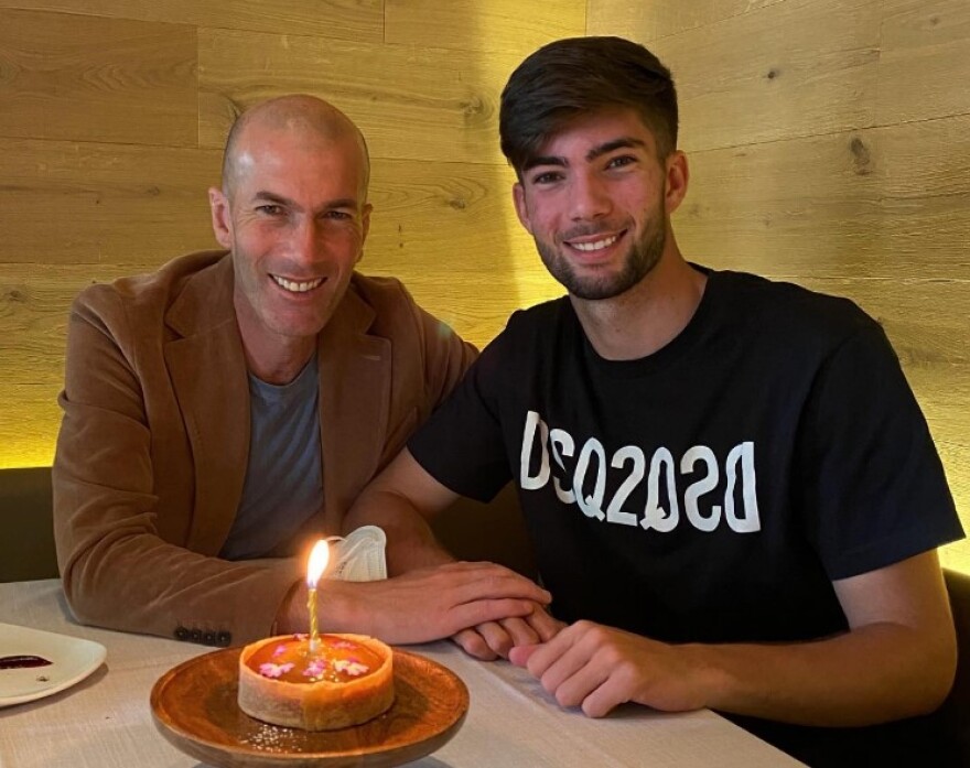 Ζινεντίν Ζιντάν: Viral η φωτογραφία με την εντυπωσιακή του οικογένεια 