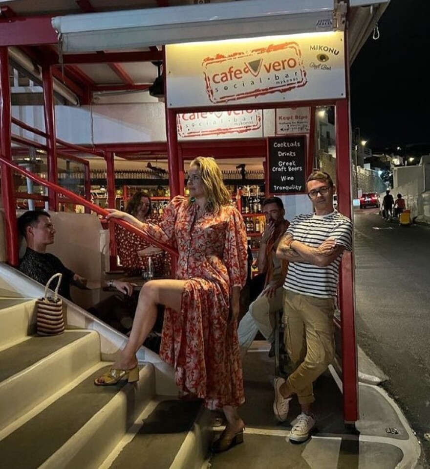 H Αλίσια Σίλβερστοουν κάνει διακοπές στην Ελλάδα