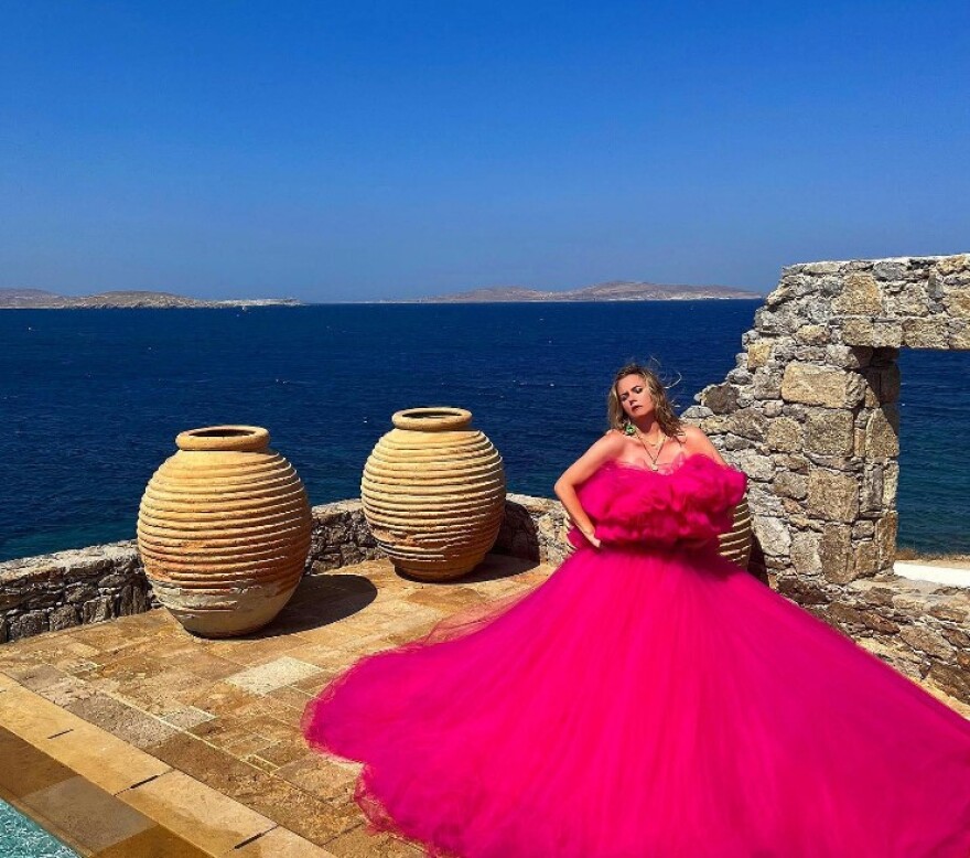 H Αλίσια Σίλβερστοουν κάνει διακοπές στην Ελλάδα