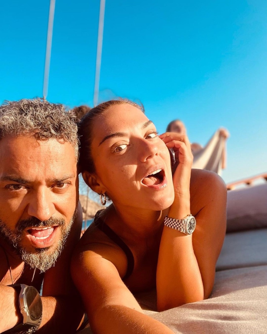 Βάσω Λασκαράκη και Λευτέρης Σουλτάτος ποζάρουν κάτω από τον ήλιο