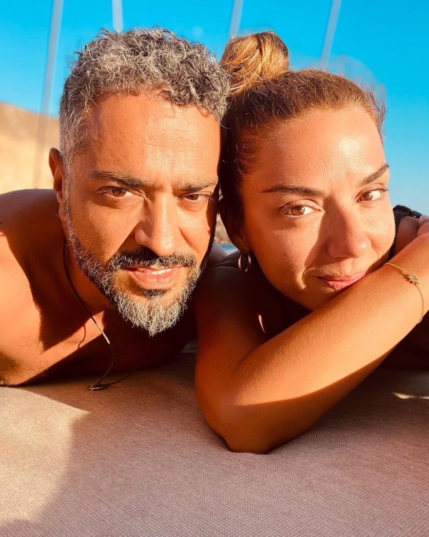 Βάσω Λασκαράκη και Λευτέρης Σουλτάτος ποζάρουν κάτω από τον ήλιο