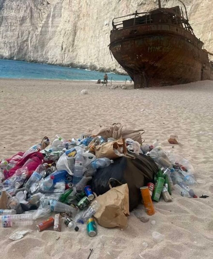 Ζάκυνθος: Ιδιοκτήτες σκαφών μάζεψαν τα σκουπίδια στο Ναυάγιο - Η επιστολή της επιτροπής 