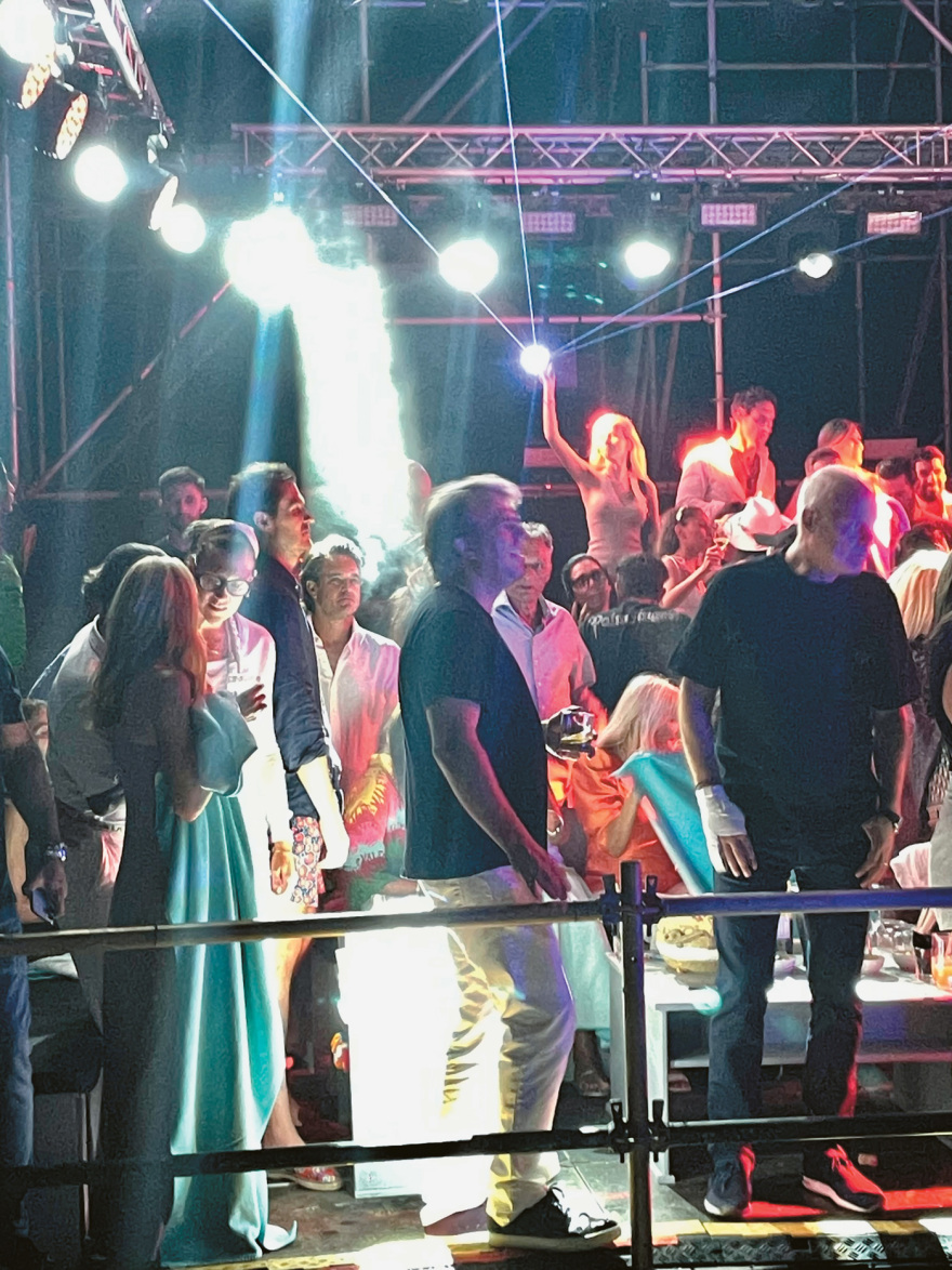 Ο «Λύκος της  Τσέλσι»... ψάχνεται για επενδύσεις στη Μύκονο