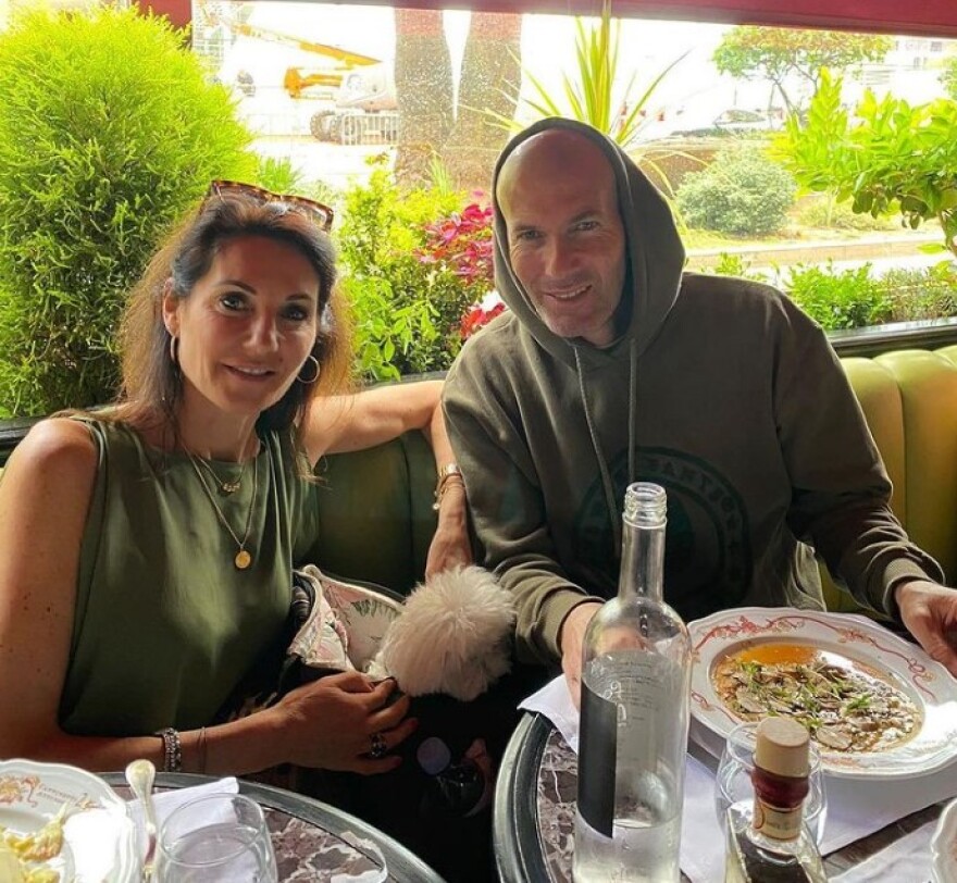 Ζινεντίν Ζιντάν: Viral η φωτογραφία με την εντυπωσιακή του οικογένεια 