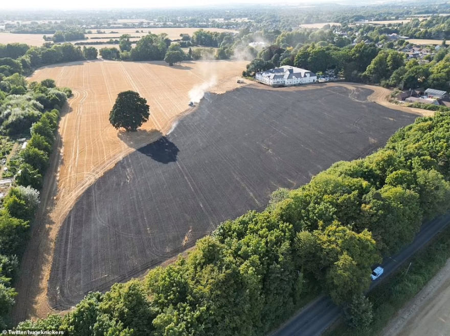 Βρετανία: Προειδοποίηση για ακραία ζέστη μέχρι την Κυριακή - Περιοχές αντιμέτωπες με φωτιές και ξηρασία