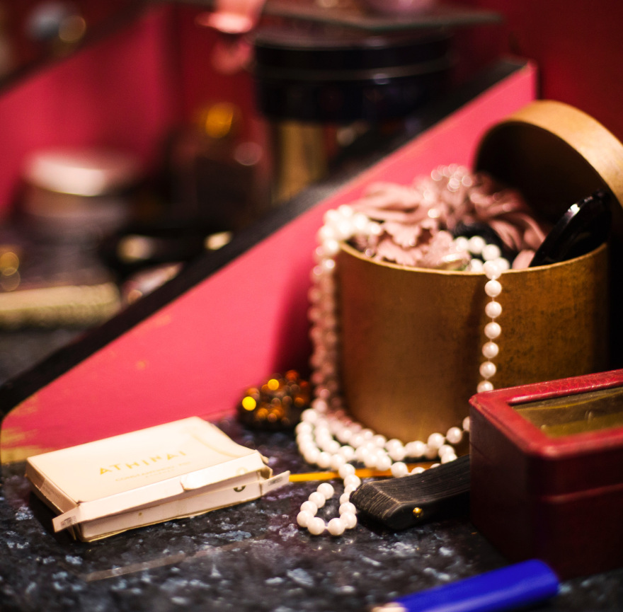 «Αυτή η νύχτα μένει»: Μπουζούκια, καψούρα και καημός στην Ελλάδα των 80’s