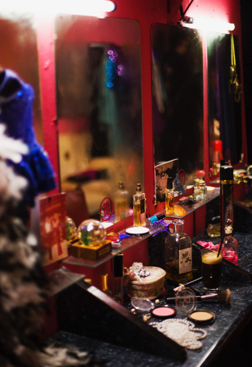 «Αυτή η νύχτα μένει»: Μπουζούκια, καψούρα και καημός στην Ελλάδα των 80’s