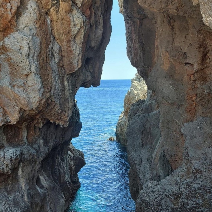 Η Μαρία Ναυπλιώτου κάνει διακοπές με τον αδερφό της στην Κρήτη