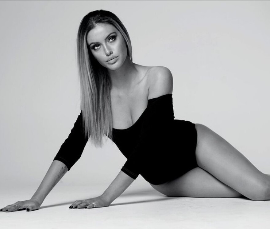 Φωτογραφίες: Η Δανάη Λιβιεράτου με μαύρο μπικίνι