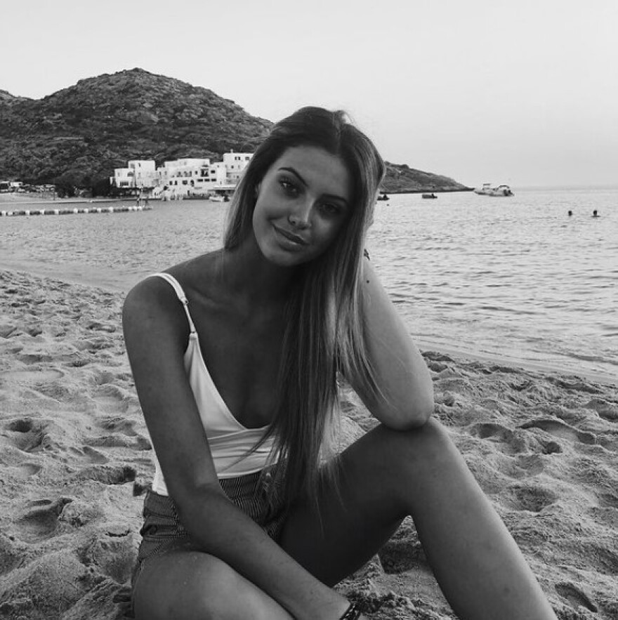 Φωτογραφίες: Η Δανάη Λιβιεράτου με μαύρο μπικίνι