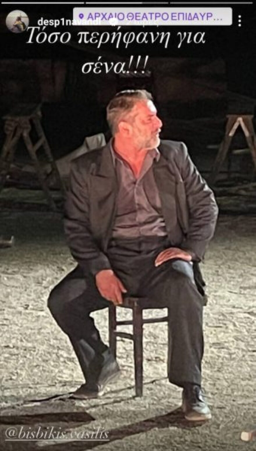 Δέσποινα Βανδή: Βραδινή έξοδος για την τραγουδίστρια με μαύρο φόρεμα και ασημένια κοσμήματα