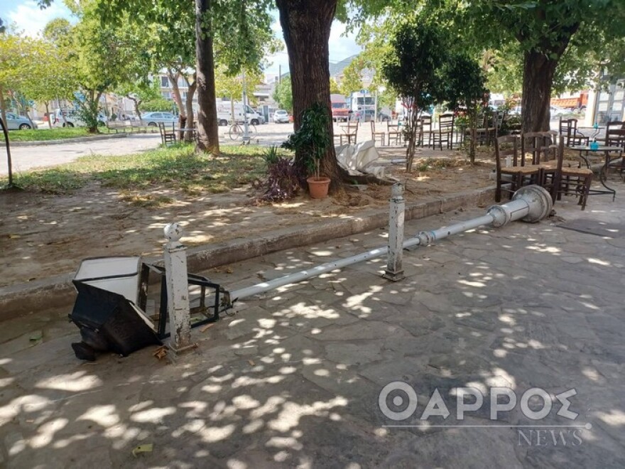 Καλαμάτα: Ανεμοστρόβιλος «σάρωσε» το ιστορικό κέντρο της πόλης