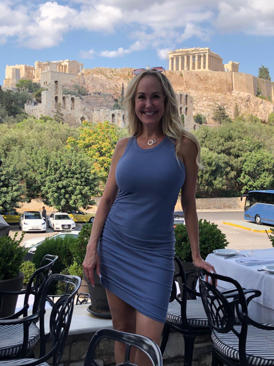 Η διάσημη πορνοστάρ Brandi Love είναι στην Αθήνα και ευχαριστεί τα... σώματα ασφαλείας