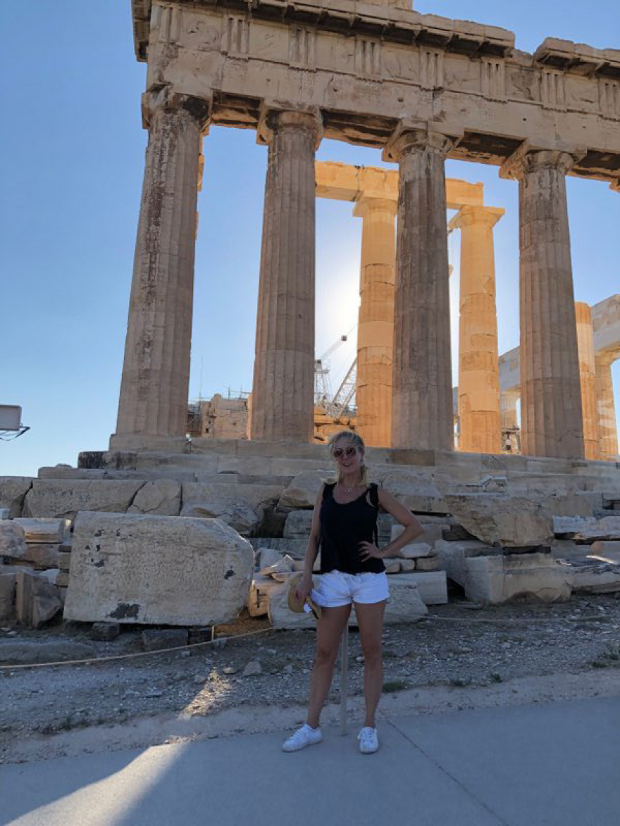 Η διάσημη πορνοστάρ Brandi Love είναι στην Αθήνα και ευχαριστεί τα... σώματα ασφαλείας