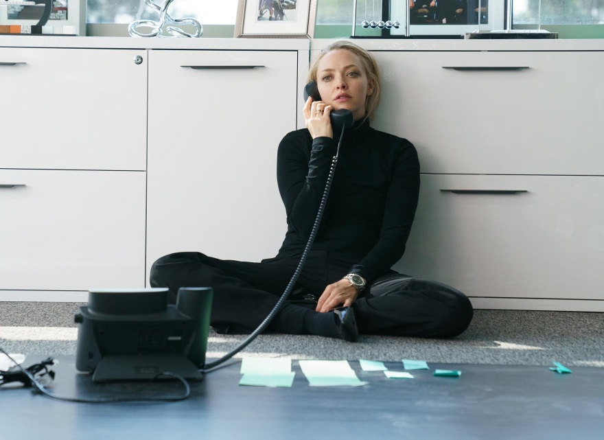 Αμάντα Σέιφριντ: Κυκλοφορούσα γυμνή στο πλατό, για να μην χάσω τη δουλειά μου