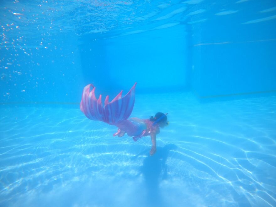 Καταδυτικό κέντρο στη Χαλκιδική εκπαιδεύει… γοργόνες με πτυχίο από παγκόσμιο οργανισμό