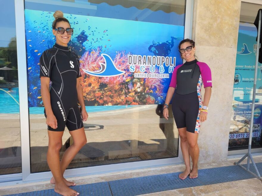 Καταδυτικό κέντρο στη Χαλκιδική εκπαιδεύει… γοργόνες με πτυχίο από παγκόσμιο οργανισμό